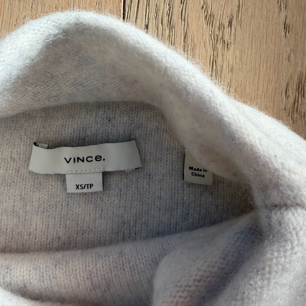 Vince Women's Pale Gray Cashmere Sweater